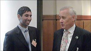Khalid Ali (l) of Essa with Rick Parry