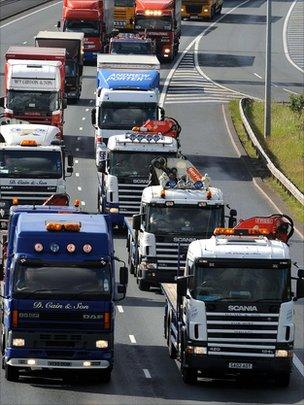 Lorries in convoy in protest at fuel prices