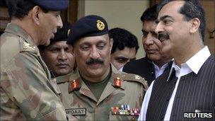 Pakistani PM Yousuf Raza Gilani (R) shakes hands with Pakistani Army Chief Ashfaq Pervez Kayani