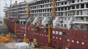 The Queen Elizabeth under construction