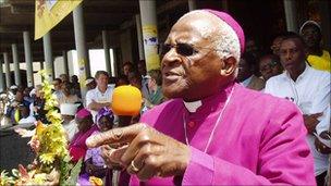 Archbishop Desmond Tutu speaking in Nairobi [photo by Antony Arulraj]