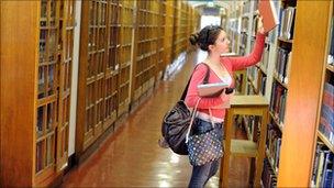 Student UCL library (file pic)