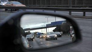 Traffic in wing mirror