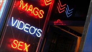 LA porn industry in disarray over HIV scare - BBC News