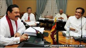 Sri Lanka President Rajapaksa (l) with Prime Minister DM Jayaratne