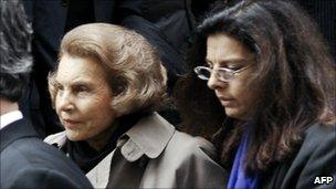 Liliane Bettencourt (left) with her daughter Francoise Meyers-Bettencourt in Paris (July 2006)