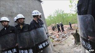 Chinese enforcers guard demolition site in Wuhan - 7 May 2010