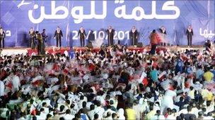 Bahrainis attend a rally for the Shia al-Wifaq society in Manama (20 October 2010)