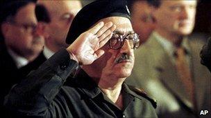 Tariq Aziz stands to attention as the Iraqi national anthem is played at a conference in Baghdad, Iraq (file image from 1998)