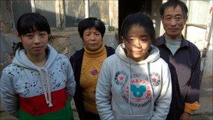 Li Xue (second right) with her family on 1 November 2010