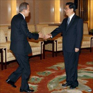 UN Secretary General Ban Ki-moon (left) and Chinese President Hu Jintao in Beijing. Photo: 1 November 2010