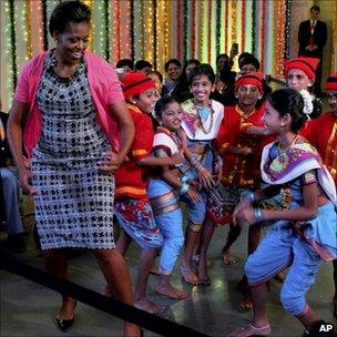 Michelle Obama dances with children in Mumbai