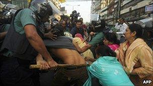 Bangladeshi police clash with BNP supporters