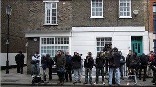 Photographers and camera crews wait for Kate Middleton to leave her Chelsea flat on her 25th birthday on January 9, 2007 in London