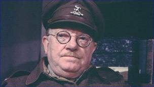 Arthur Lowe as Captain Mainwaring