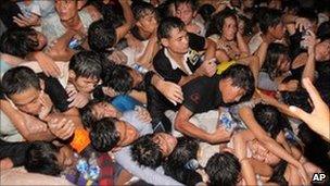 People are pushed onto a bridge in Phnom Penh. Photo: 22 November 2010