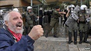 A protester outside the Acropolis in Athens (25 Oct 2010)