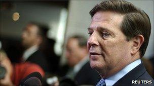 Tom DeLay speaking to reporters outside the courtroom