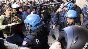 Students clash with police on Florence, 25 November