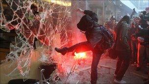 Protesters smashes window at Millbank, 10.11.2010