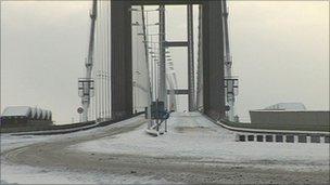 Snow on Humber Bridge