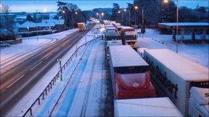 Traffic queuing on the A1. Photo: Anita Marquina