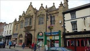 Wrexham High Street, courtesy Leslie Platt