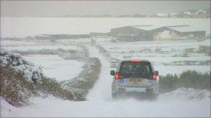 4x4 on snowy road