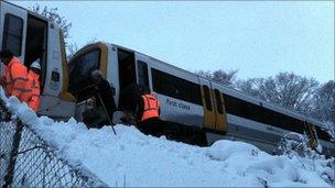 Train stuck near Meopham in Gravesend