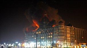 Taj Mahal hotel under attacks in Mumbai (26 Nov 2008)