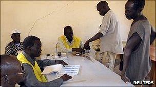 South Sudanese register to vote in Khartoum. 8 Dec 2010