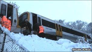 Train stuck near Meopham in Gravesend