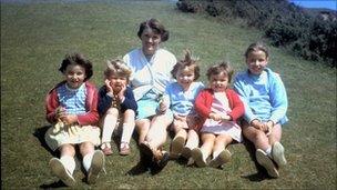 Professor Robert Edwards' wife and five daughters