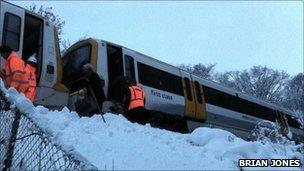 Train stuck near Meopham in Gravesend