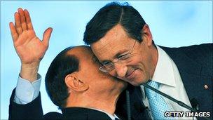 Italian Prime Minister Silvio Berlusconi (L) speaking to Speaker of the Italian parliament Gianfranco Fini (R) at a party congress on 28 March 2009