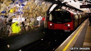 A train at Elephant and Castle station