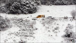 An AA recovery van helps a vehicle near Box Hill