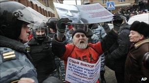 Demonstration outside the courtroom