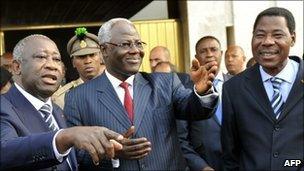 Laurent Gbagbo (L) with Presidents Boni Yayi of Benin (R) and Ernest Koroma of Sierra Leone (C) on 28 December 2010