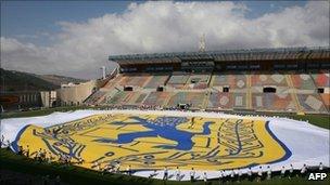 Huge Jerusalem flag unfurled at the Teddy stadium