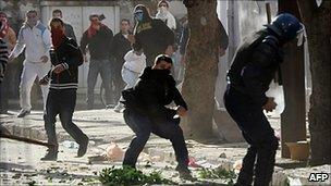 Algerian protesters throw stones