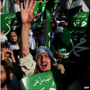 Pakistani Islamists at the rally in Karachi on 9 January 2011