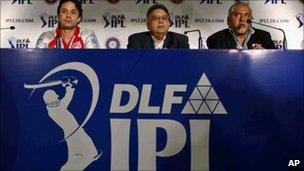 IPL Commissioner Chirayu Amin, centre, with team owners Ness Wadia, left, and Vijay Mallya at a press conference at the end of the player auction in Bangalore on 9 January 2011