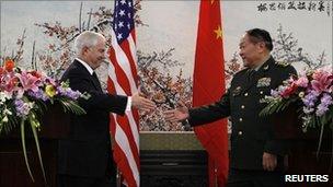 US Secretary of Defence Robert Gates and Chinese Minister of National Defence General Liang Guanglie in Beijing (10 Jan 2011)