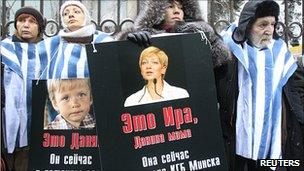 Activists hold portraits of journalist Irina Khalip and her son Danil outside Belarus embassy in Moscow, 27 Dec 10