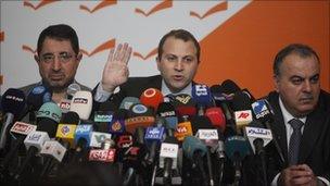 Energy Minister Gibran Bassil (centre) announces the resignations (12 January 2011)