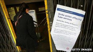 Poster announcing strike action on Boxing Day