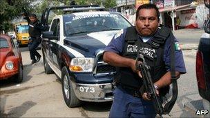 Police in Acapulco on 8 January 2011