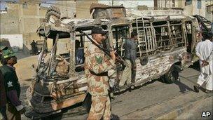 A bus burned by a mob reacting to the target killing of an MQM worker in Karachi on 8 Jan 2011