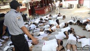 A policeman in Acapulco teaches schoolchildren to react in case of armed attack